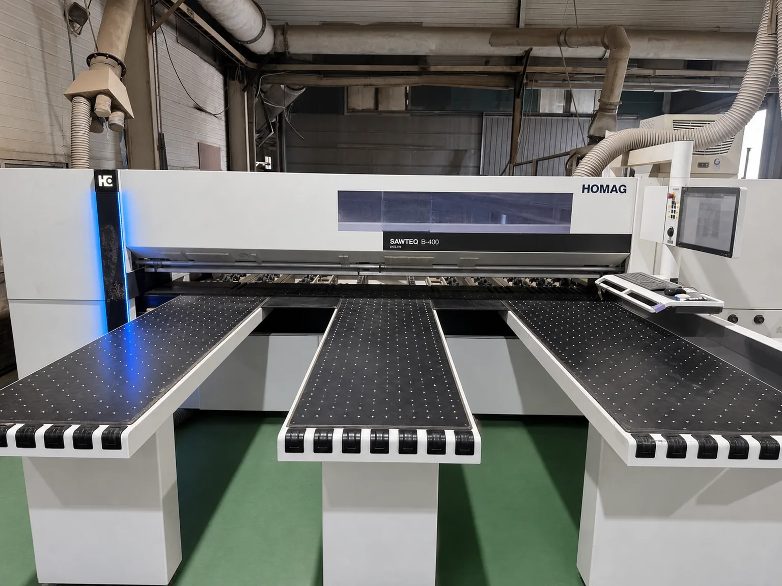 HOMAG SAWTEQ B-400 panel saw operated by HAEJOO NC